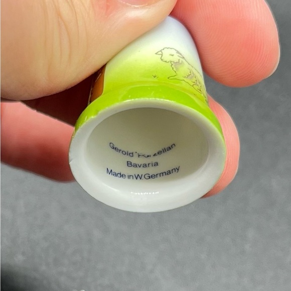 Gerold Porzellan Thimble - Bavaria - The shepherd and his flock -Great condition - Picture 5 of 6